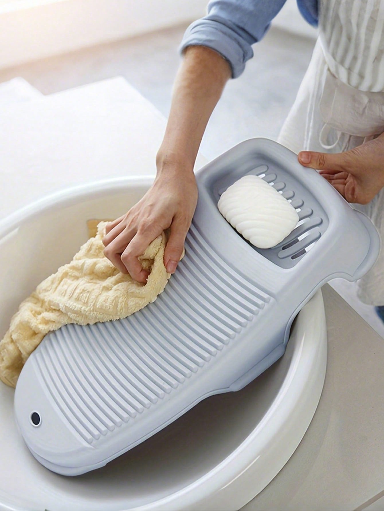 Washboard With Soap Dish, Portable Non-Slip Washboard, Home Laundry Washboard, Sturdy Manual Washboard For Hand Washing Clothes And Delicates, Hang-Up Storage, Cleaning Tool, Laundry Room Accessory